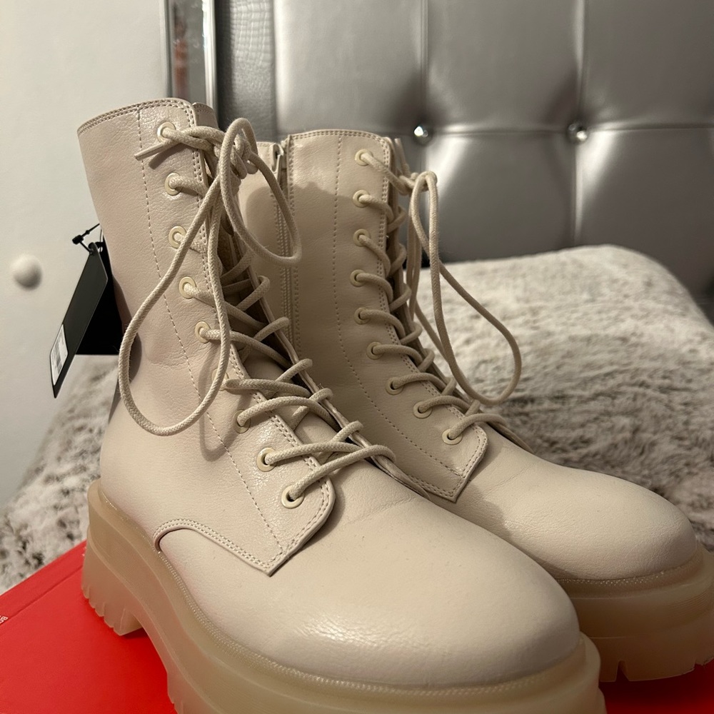 boots from forever 21!🤩💓BRAND NEW!!  size 8